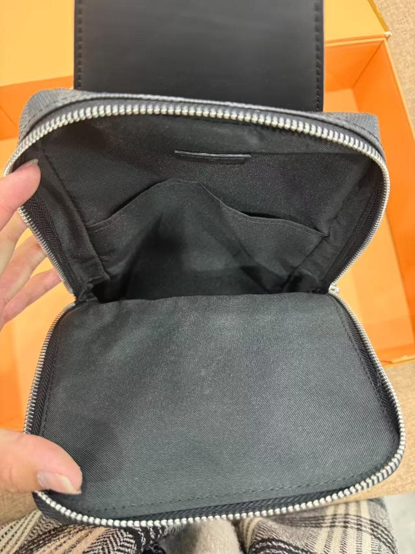 メンズショルダーバッグ、ブラック（黒色）