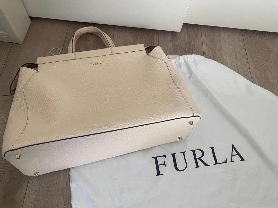 美品　FURLA ベージュ ハンドバッグ 保存袋付き