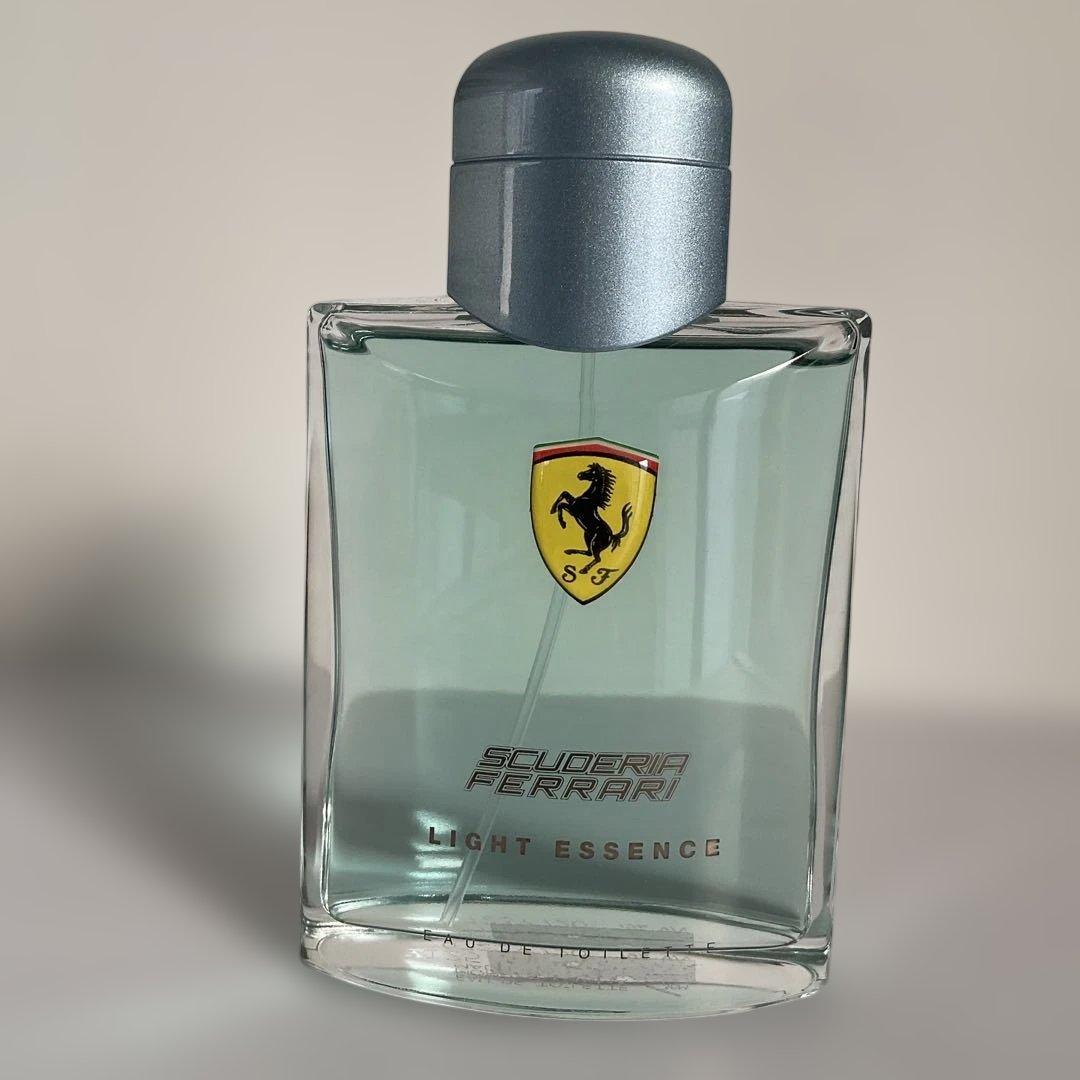 香水(男性用) Scuderia Ferrari Light Essence 125ml