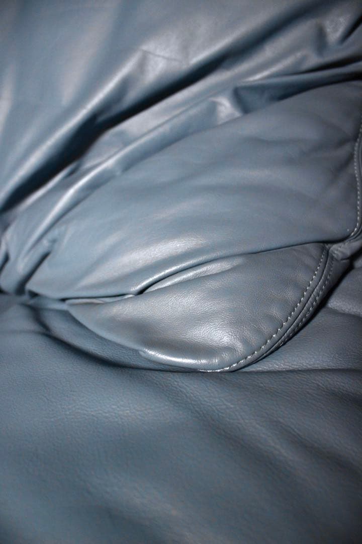 首都圏送無料〜30万マーニー　本革　一流クラシカルソファのある暮らし　ソファ