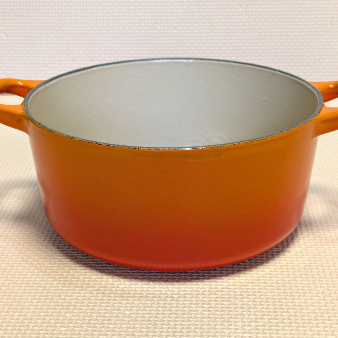 美品 ル・クルーゼ 鋳物ホーロー鍋 ココット・ロンド 18cm オレンジ