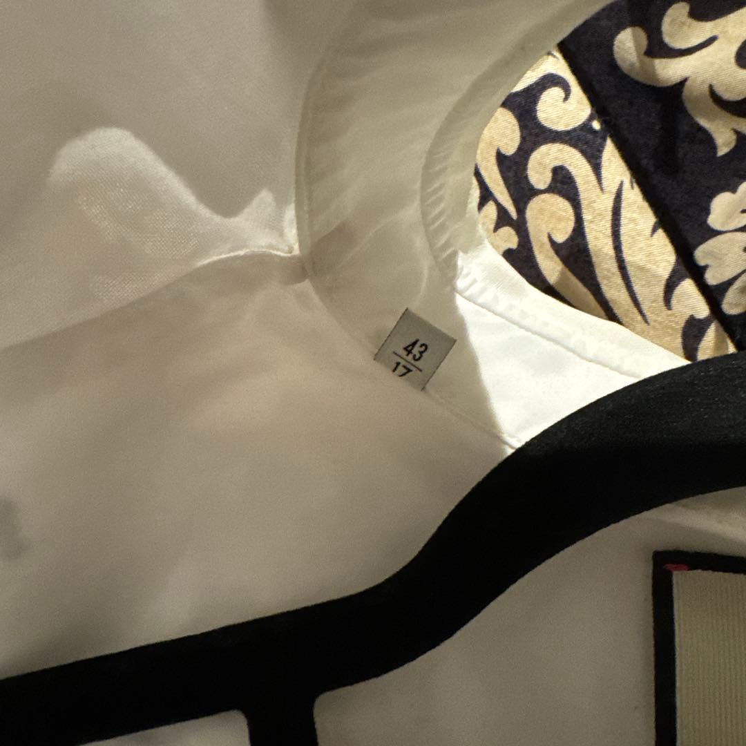 GUCCI刺繍入りホワイト長袖シャツ