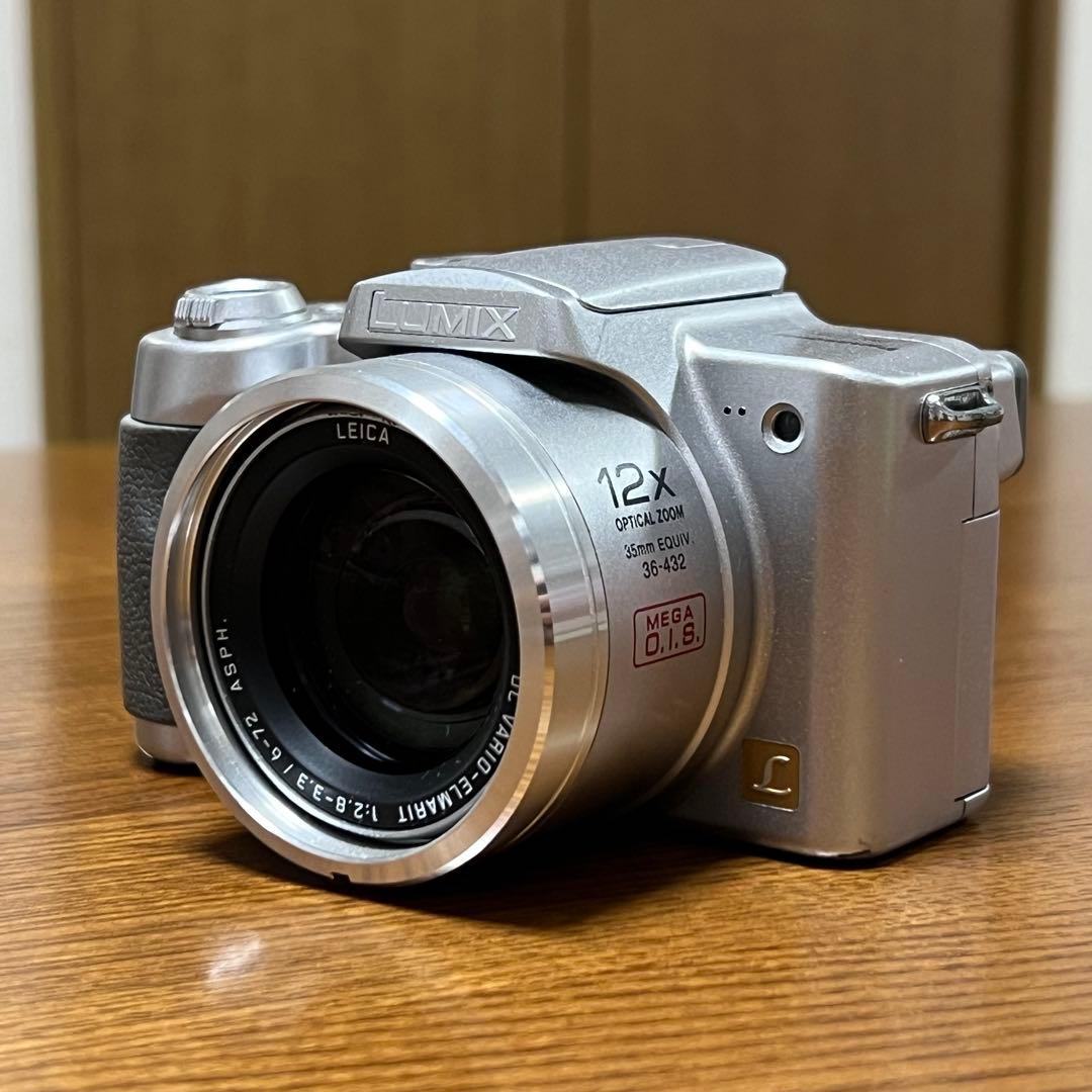 デジタルカメラ　Panasonic DMC-FZ5-S（シルバー）　LUMIX