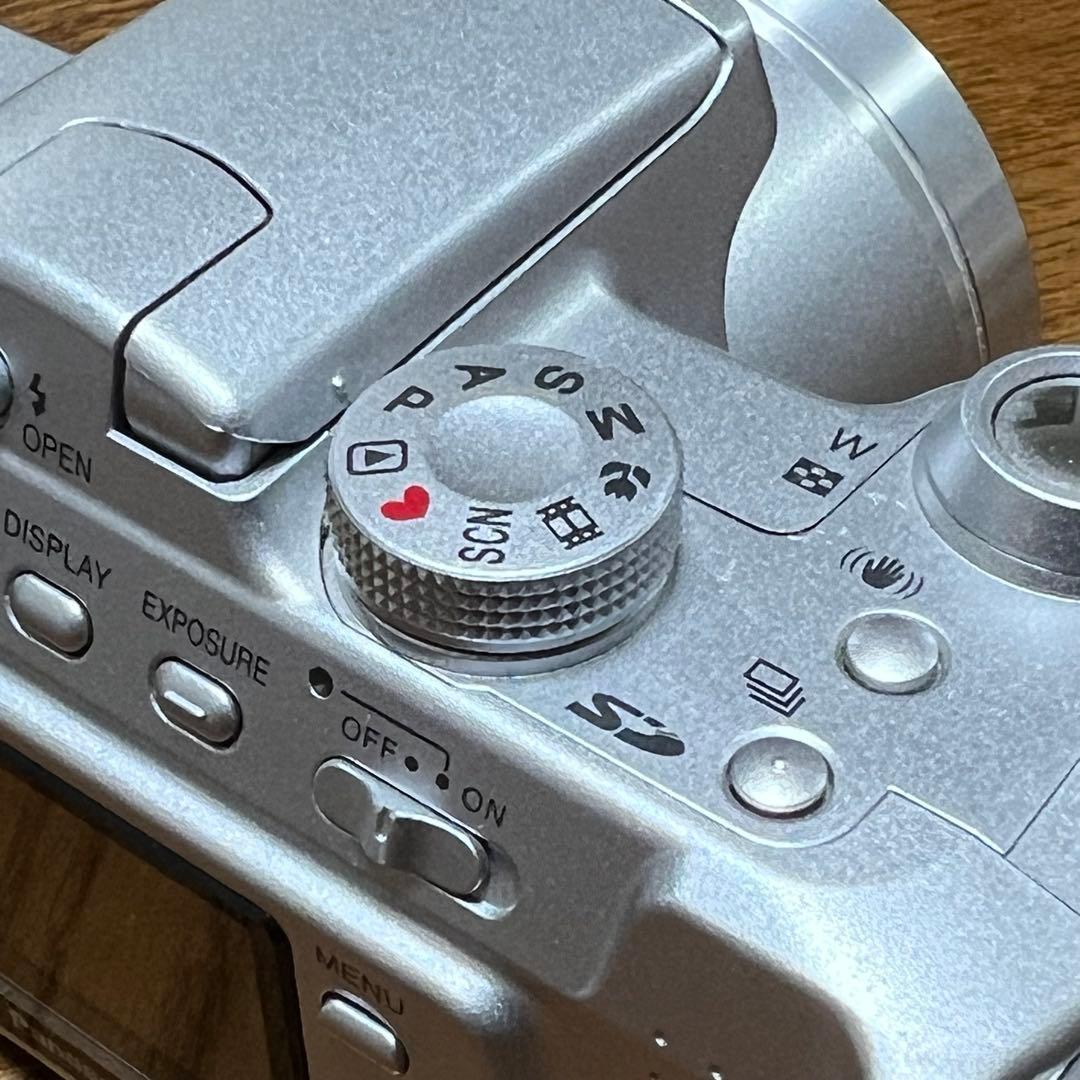 デジタルカメラ　Panasonic DMC-FZ5-S（シルバー）　LUMIX