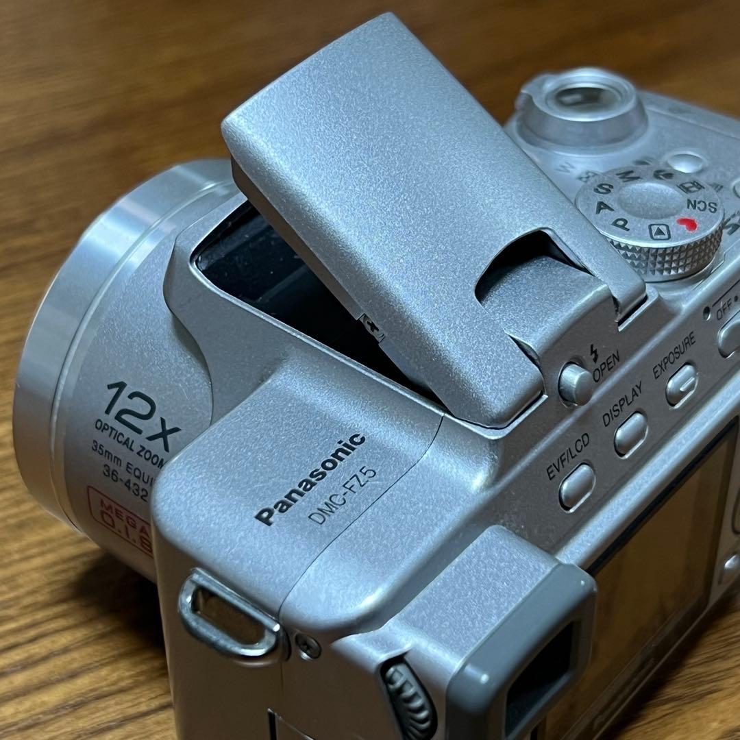 デジタルカメラ　Panasonic DMC-FZ5-S（シルバー）　LUMIX