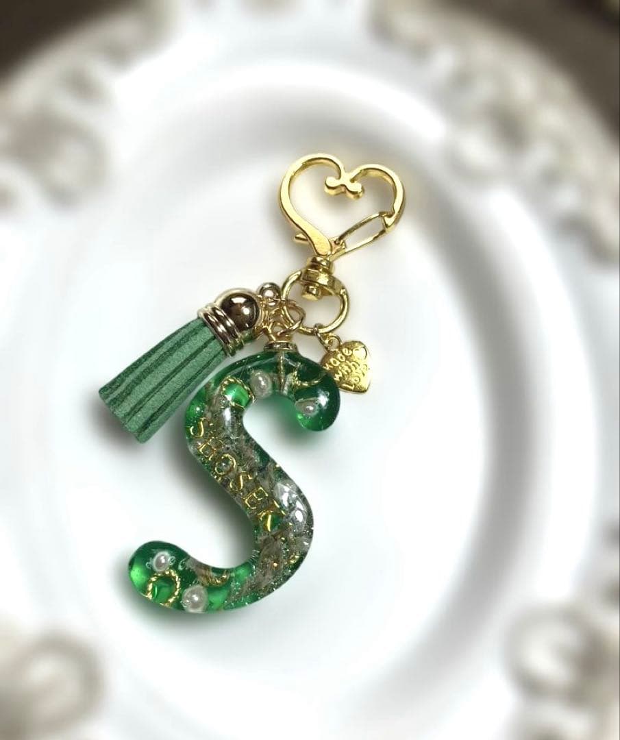 お花のイニシャルキーホルダー♪