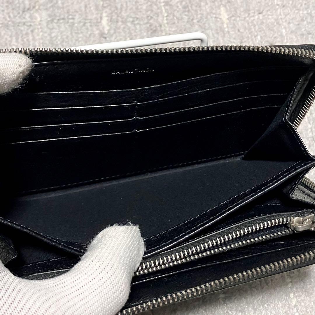 バレンシアガ［シワ加工］ラウンドジップ　長財布　ブラック　レザー　シルバー