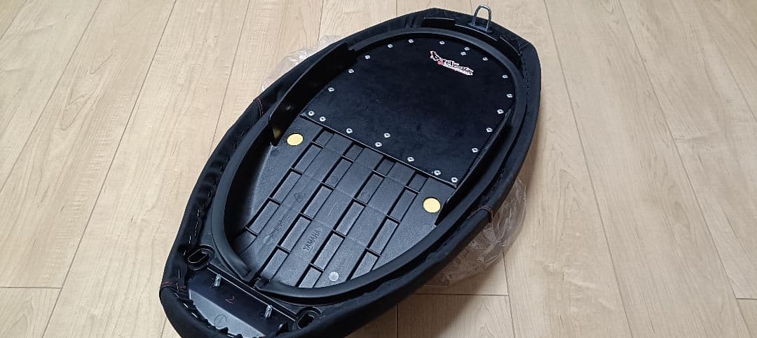 パーティーアップ製　フラットシート　シグナスX　2型