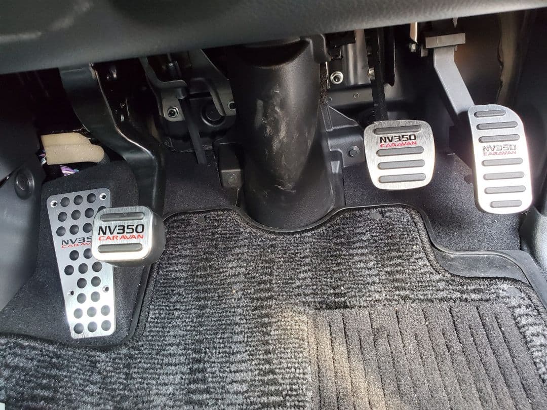 N*O様 黒赤刻印■日産NISSAN NV350キャラバン アルミペダル
