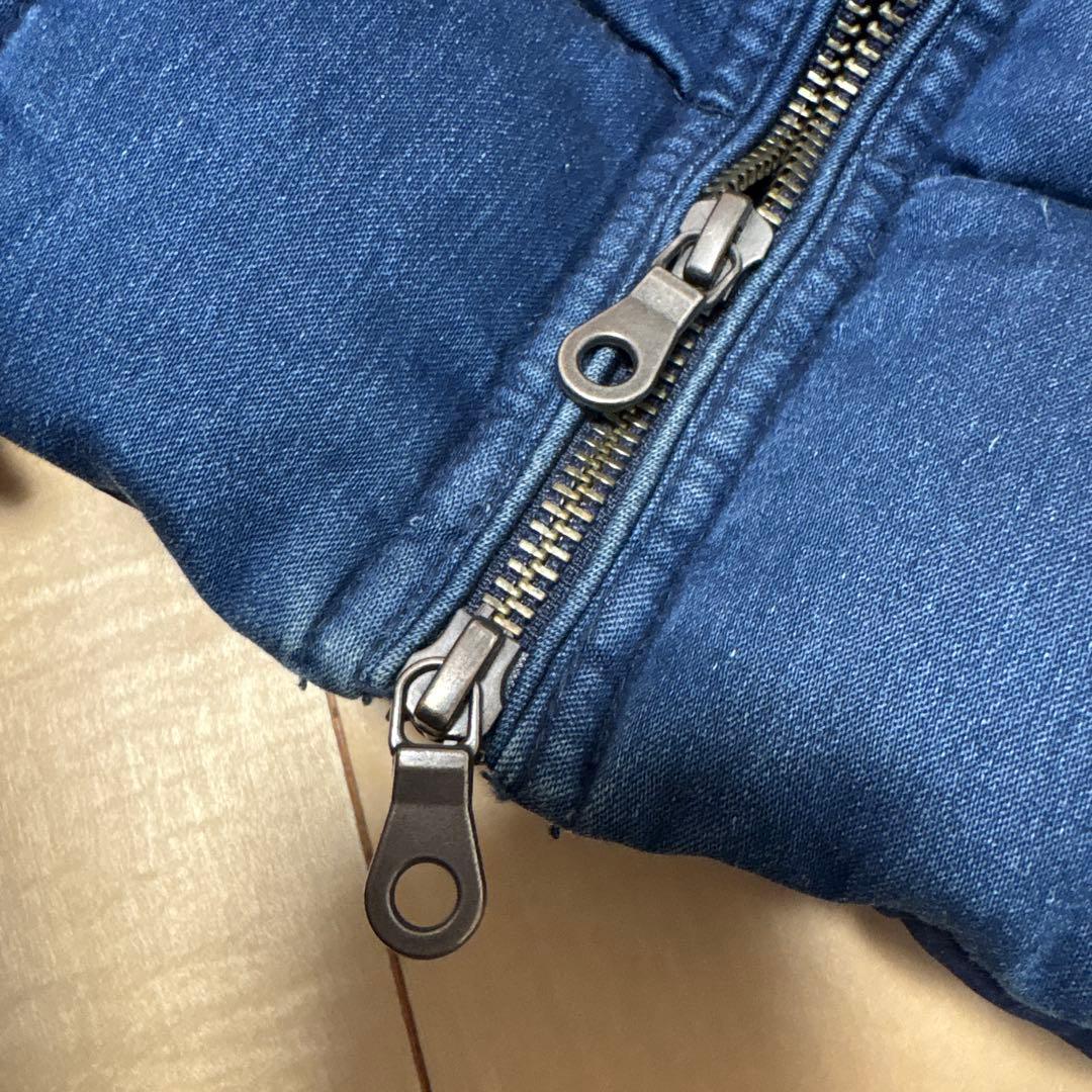 フード付きダークブルーダウンジャケット