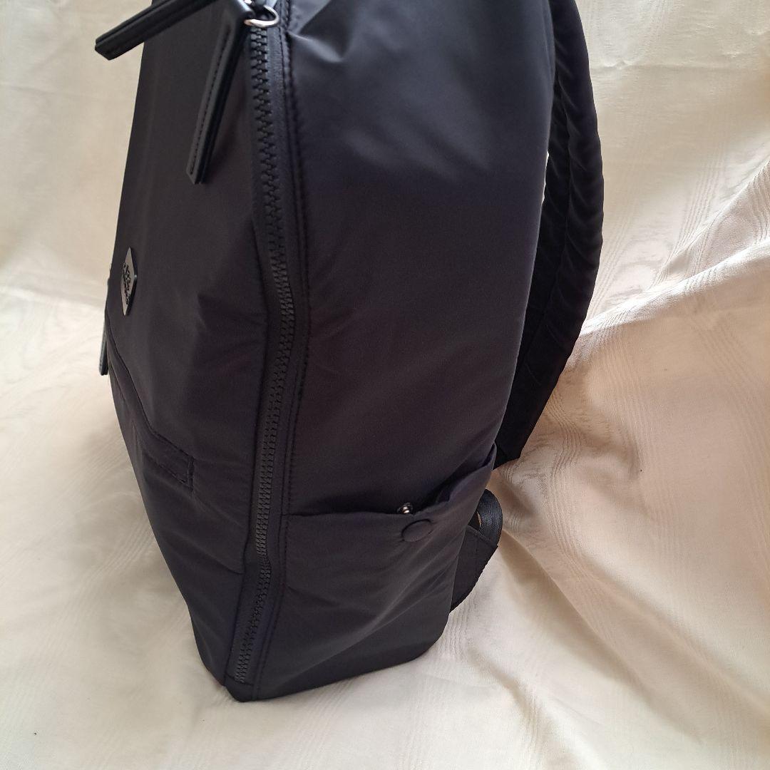 A.P.C. ブラック ナイロン バックパック