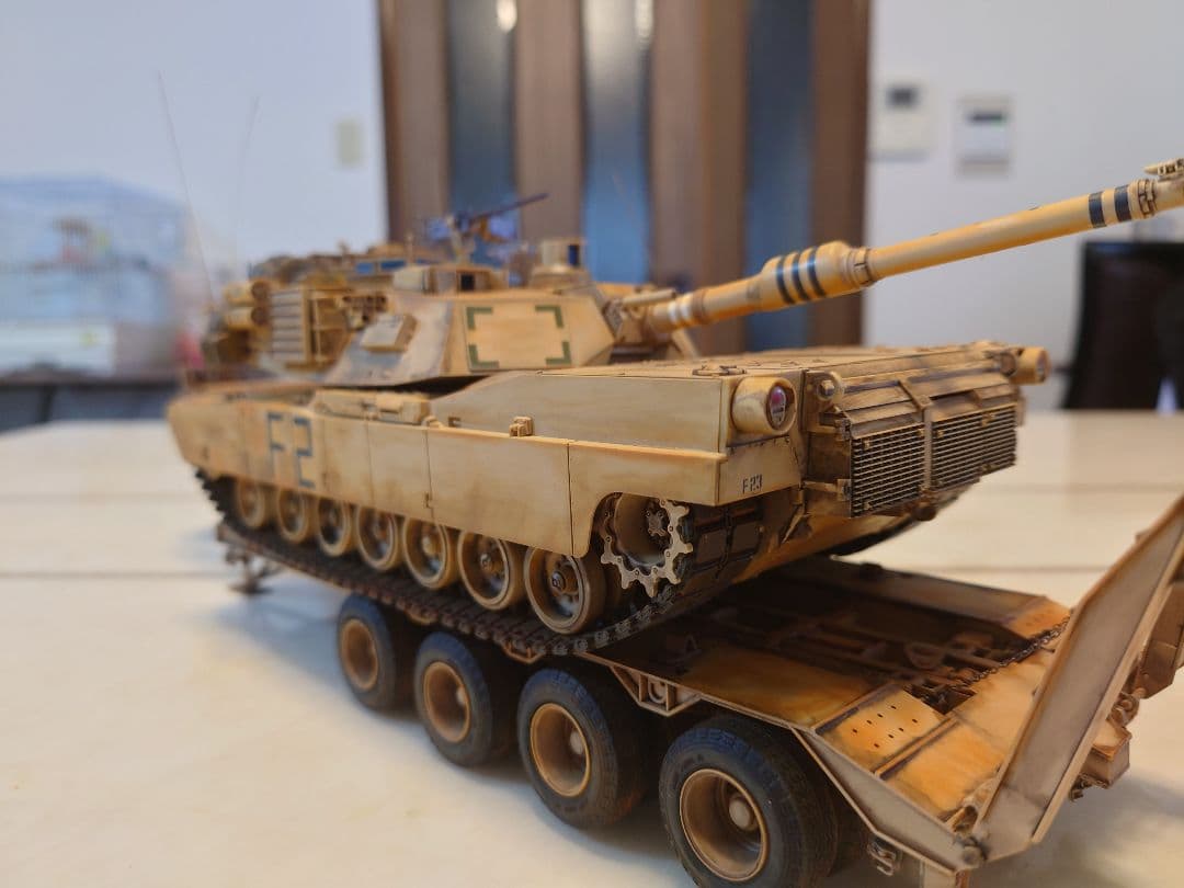 ホビーボス　戦車運搬車＆重装備セミトレーラー＆タミヤ　エイブラムス　1/35