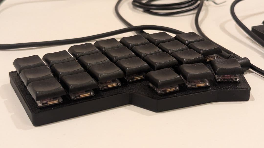 corne v4.1 chocolate 完成品、キースイッチ無し、ケーブル付