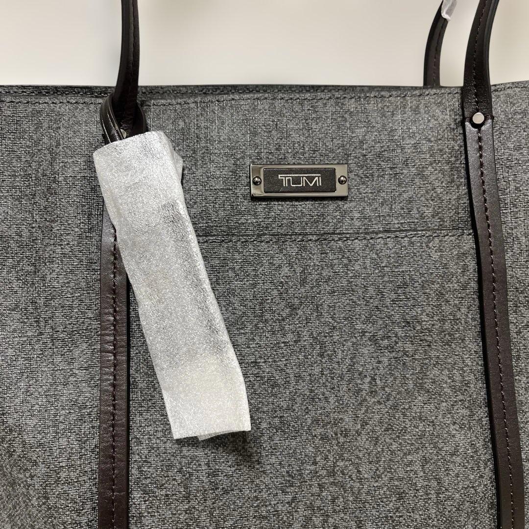 TUMI グレー レザートートバッグ