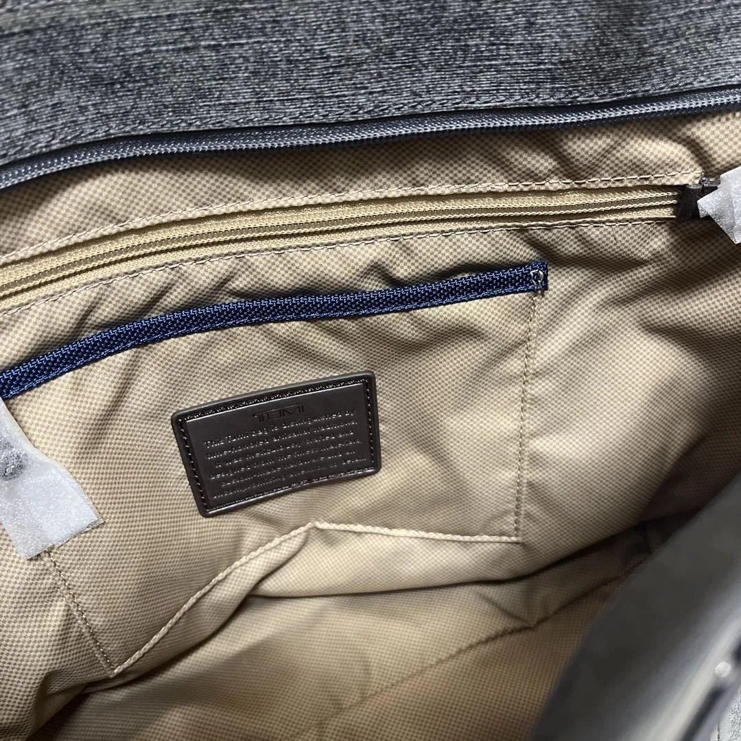 TUMI グレー レザートートバッグ