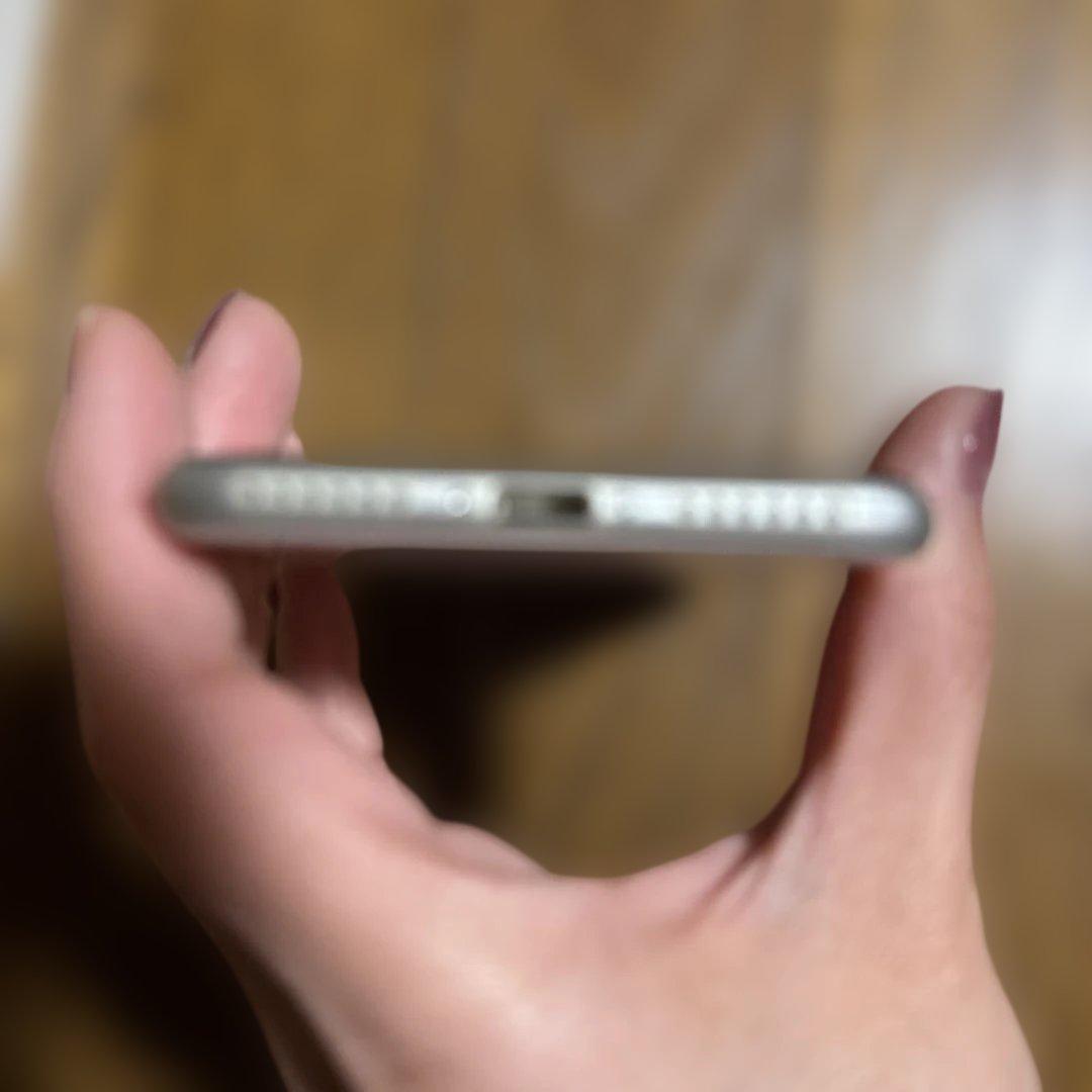 お値下げ！Apple iPhone SE本体 ホワイト