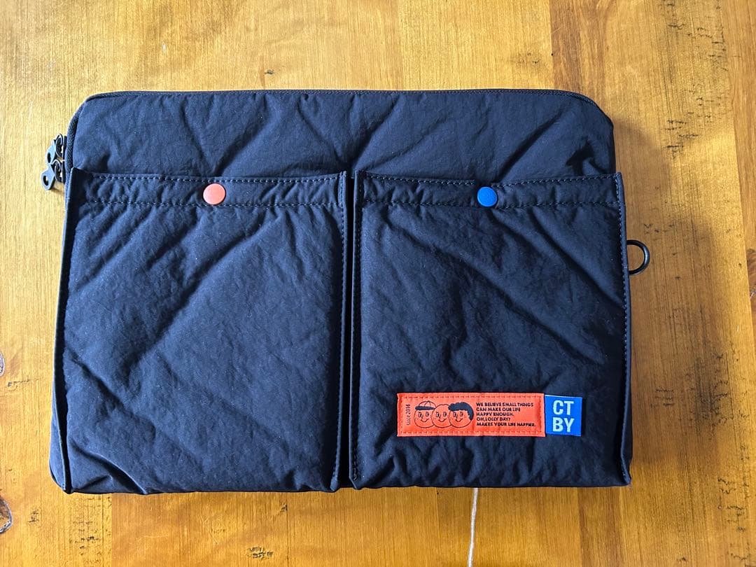 オーロリーデイ　パソコンケース　13inc black 黒