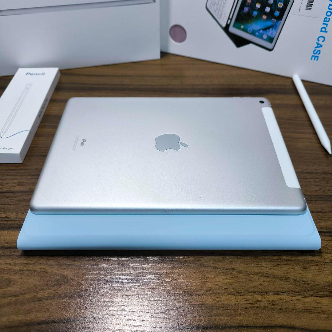 iPad 第8世代 Simフリー 32GB ケースとキーボード、タッチペン