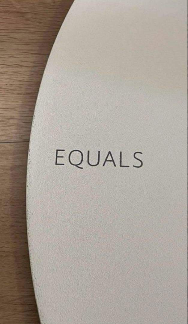 EQUALS WALL A2 ロータイプ　FLAT BASE テレビスタンド　白