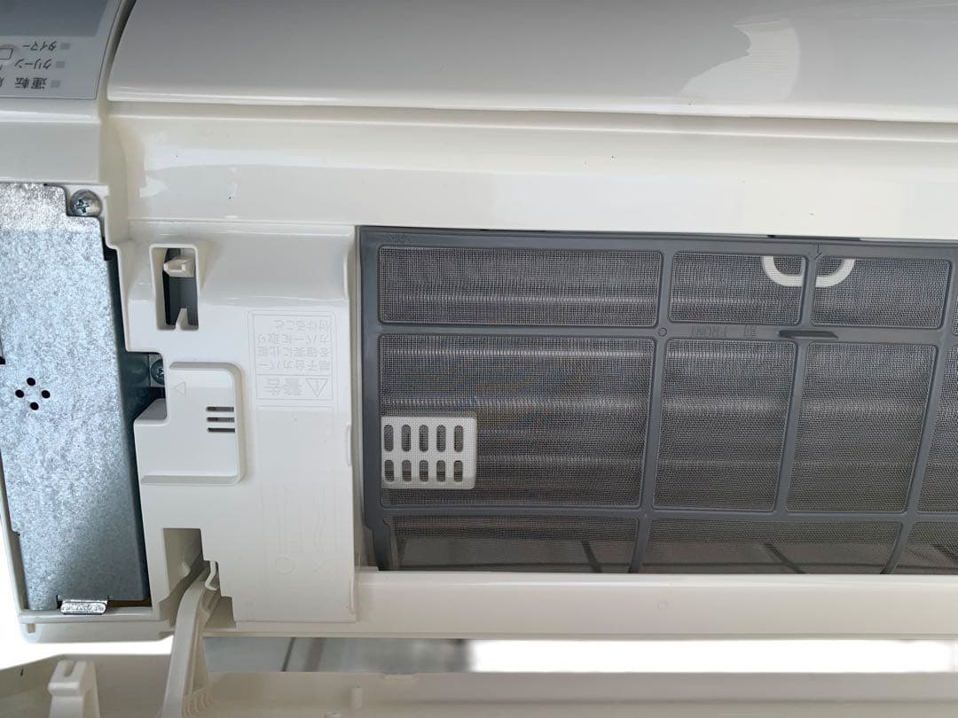 日立・ルームエアコン・DBKシリーズRAS-D22LBK-W 6畳用2022年製