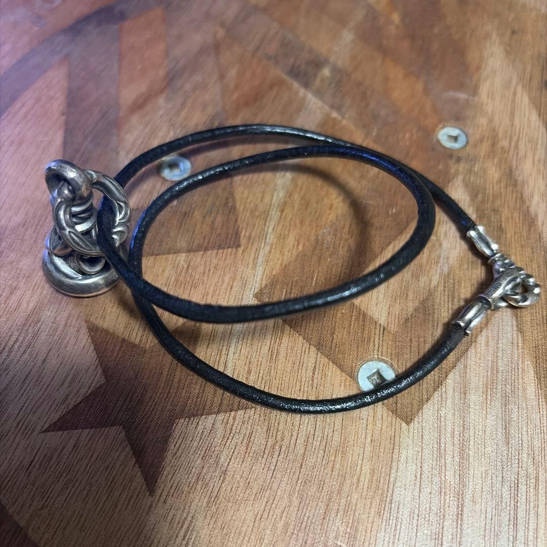 レナードカムホート、ベル型シルバーペンダント、レザーネックレス