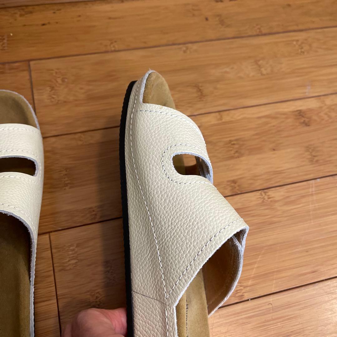 BENESU ホワイト クロスストラップ サンダル