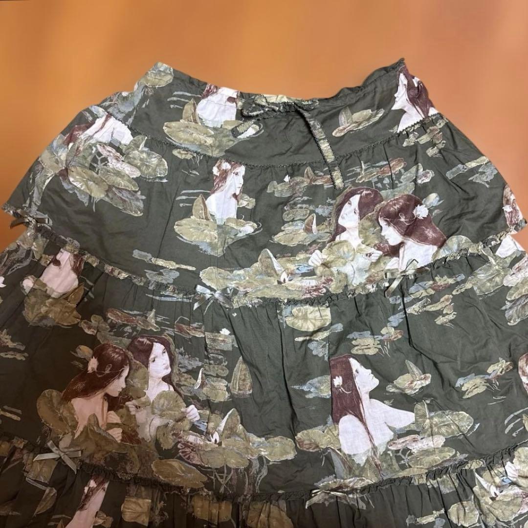 ワンダフルワールド●睡蓮と少女柄のスカートとカットソー