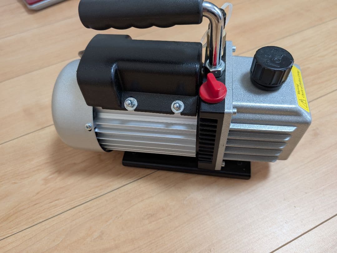 マニホールドゲージ　真空ポンプ　カーエアコン　真空引き　クーラー