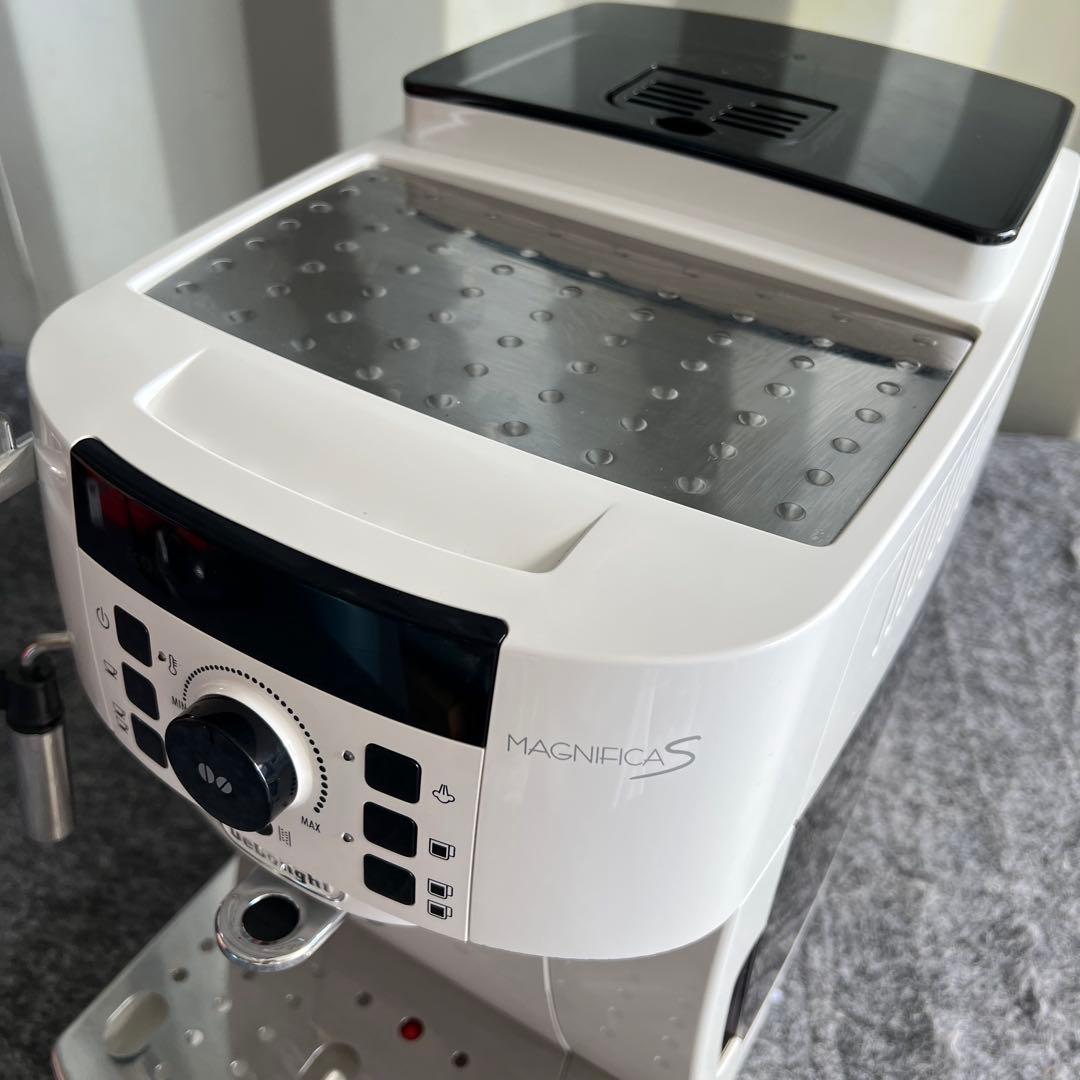 RC96美品✨　デロンギ 全自動コーヒーマシン ホワイト 新生活応援✨