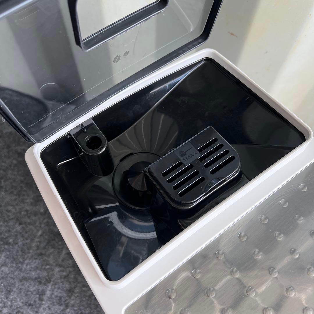 RC96美品✨　デロンギ 全自動コーヒーマシン ホワイト 新生活応援✨