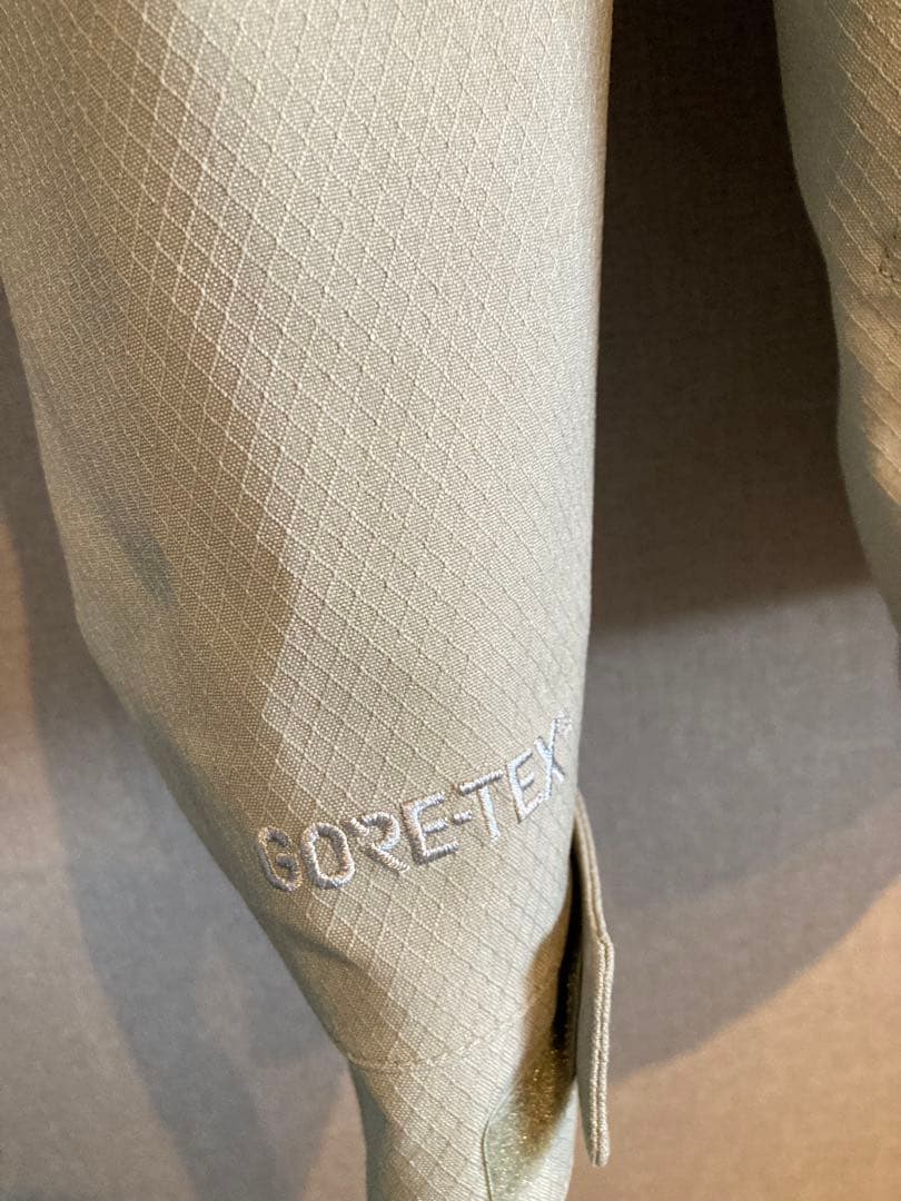 BURTON GORE-TEXジャケット ベージュ