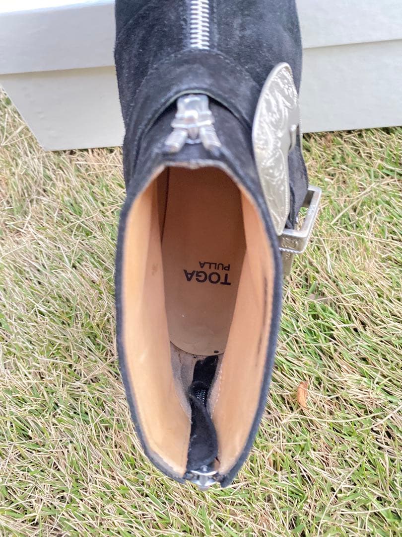 TOGA PULLA ブラックスエードブーツ