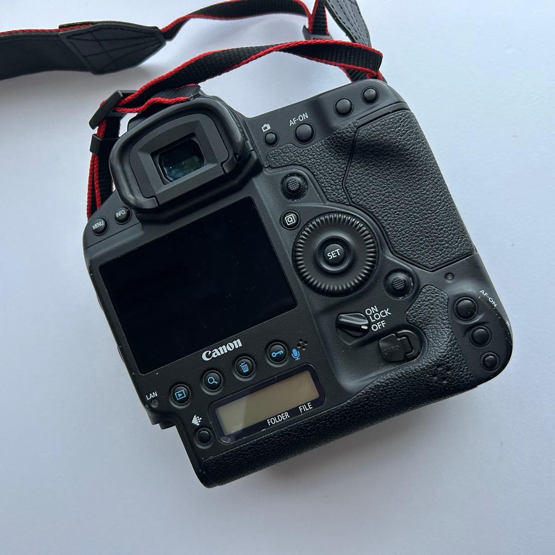カズさん専用　canon 1DX　ボディ　バッテリーセット