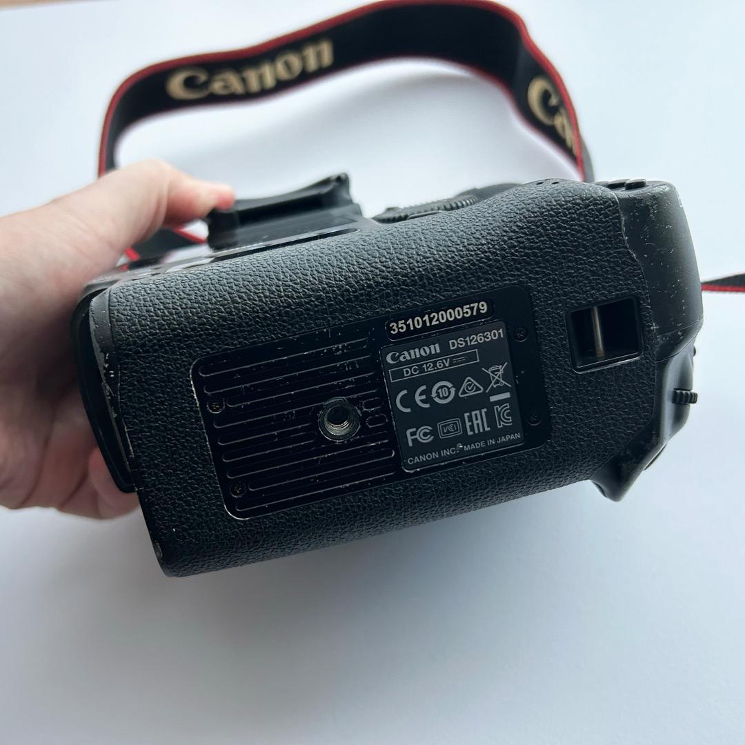 カズさん専用　canon 1DX　ボディ　バッテリーセット