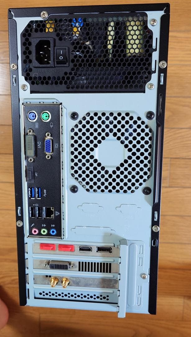 デスクトップPC本体（SSD/HDD取り外し済み）