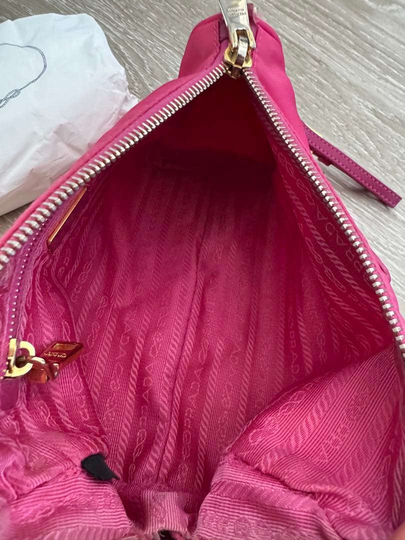 PRADA プラダ ポーチ コスメポーチ ナイロン　ピンク メイクポーチ