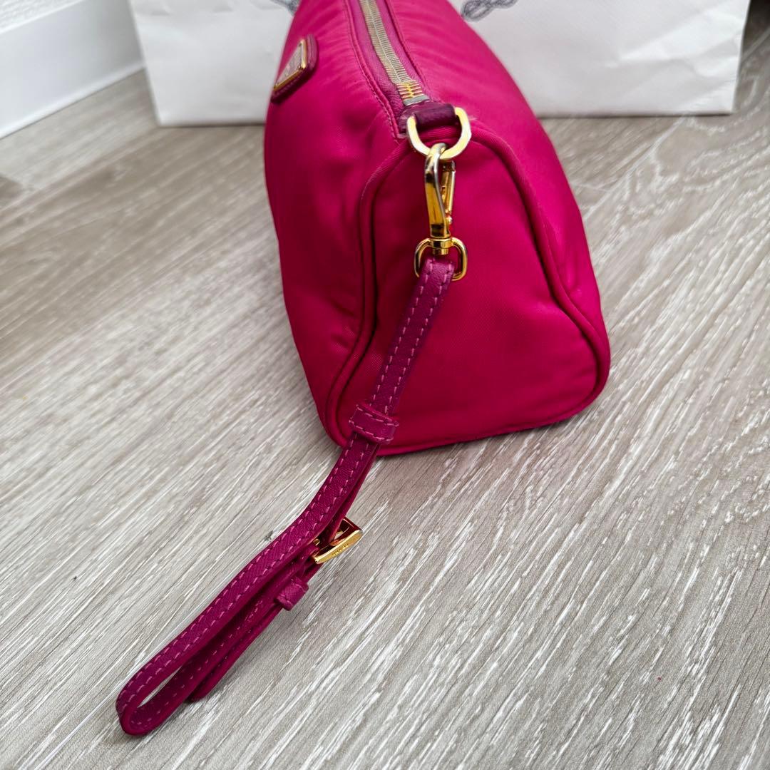 PRADA プラダ ポーチ コスメポーチ ナイロン　ピンク メイクポーチ