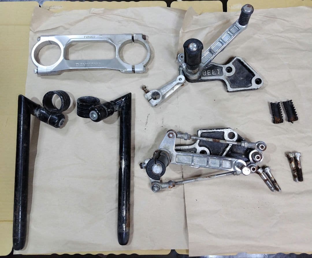 【ジャンク品】当時物CBX400F BEET バックステップ シルバー/ブラック