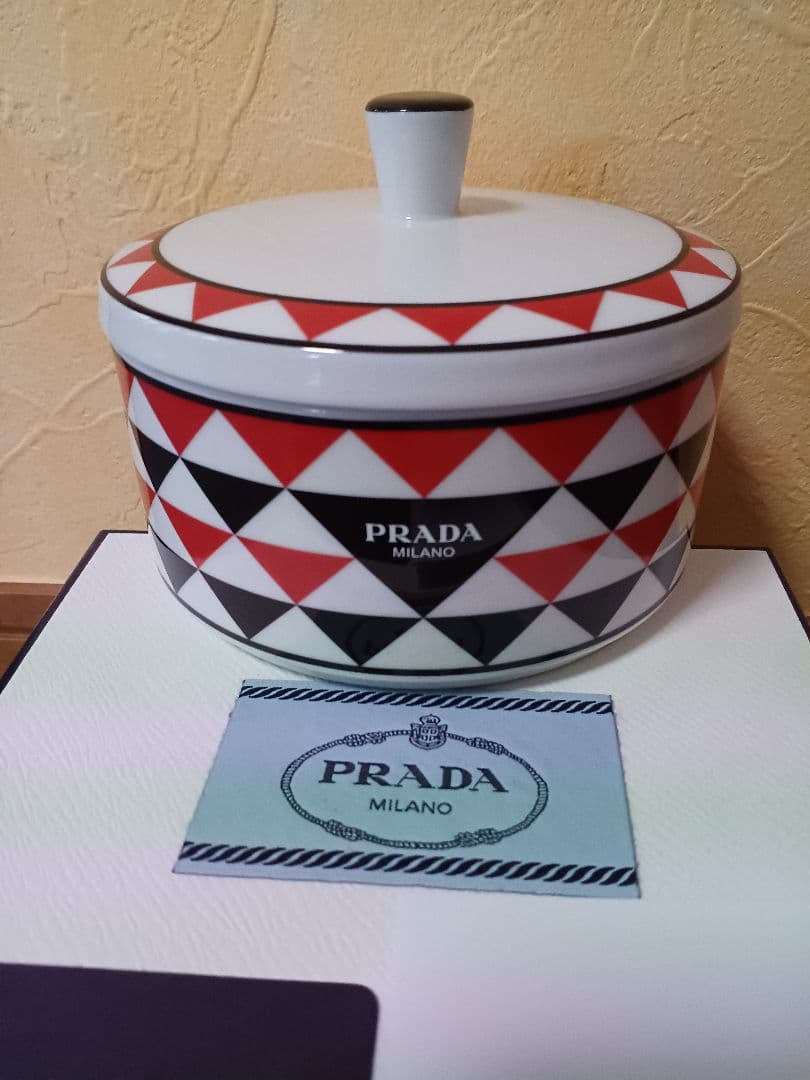 正規品　PRADA　ポーセリン　小物入れ 陶器　ジュエリーケース　未使用