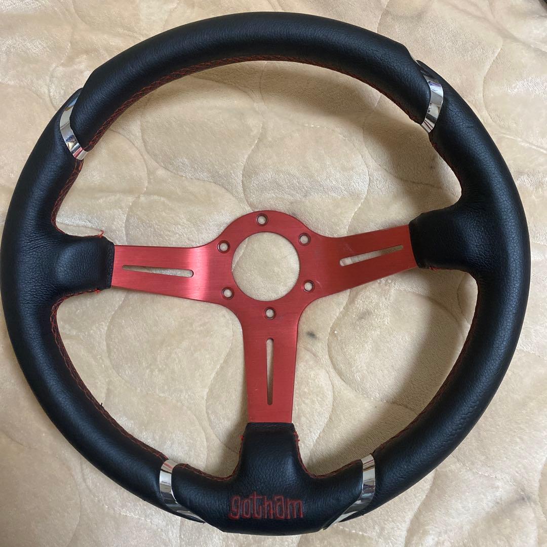 Gotham ステアリング　Momo