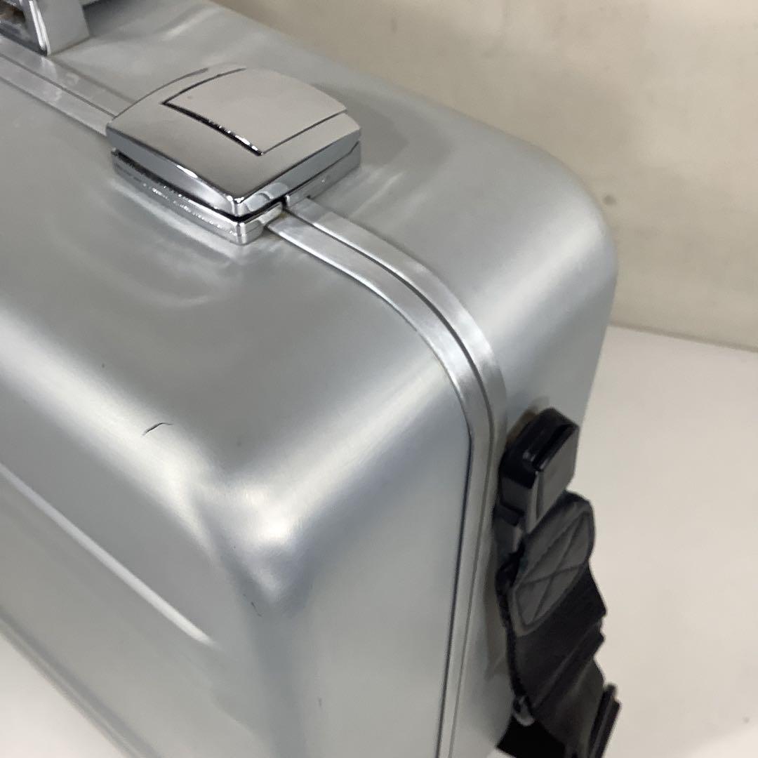 1124Z ゼロハリバートン アタッシュケース シール跡あり