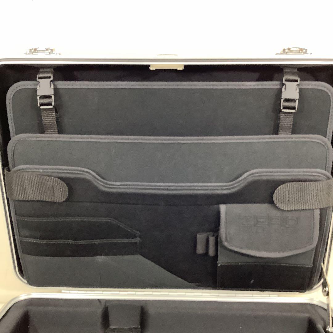 1124Z ゼロハリバートン アタッシュケース シール跡あり