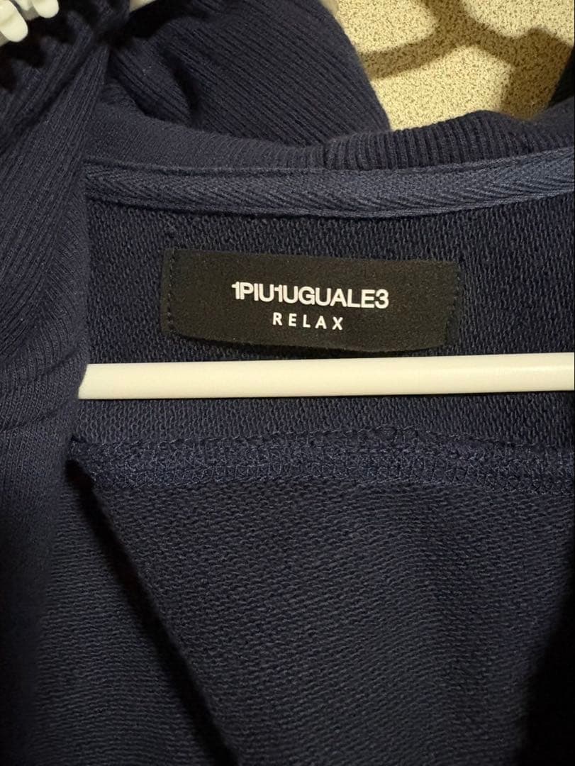 1PIU1UGUALE3 RELAX ジップパーカー（紺色、白）