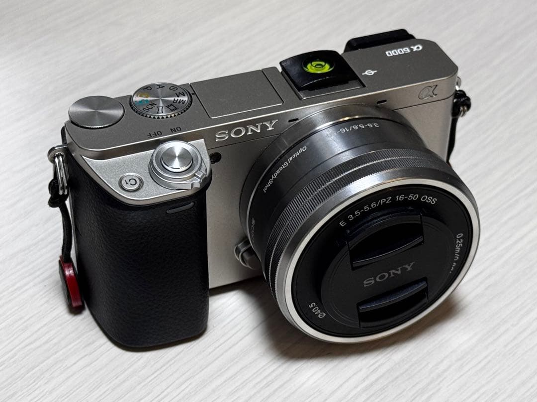 SONY ミラーレス一眼 α6000 ズームレンズキット 箱無し おまけ付き