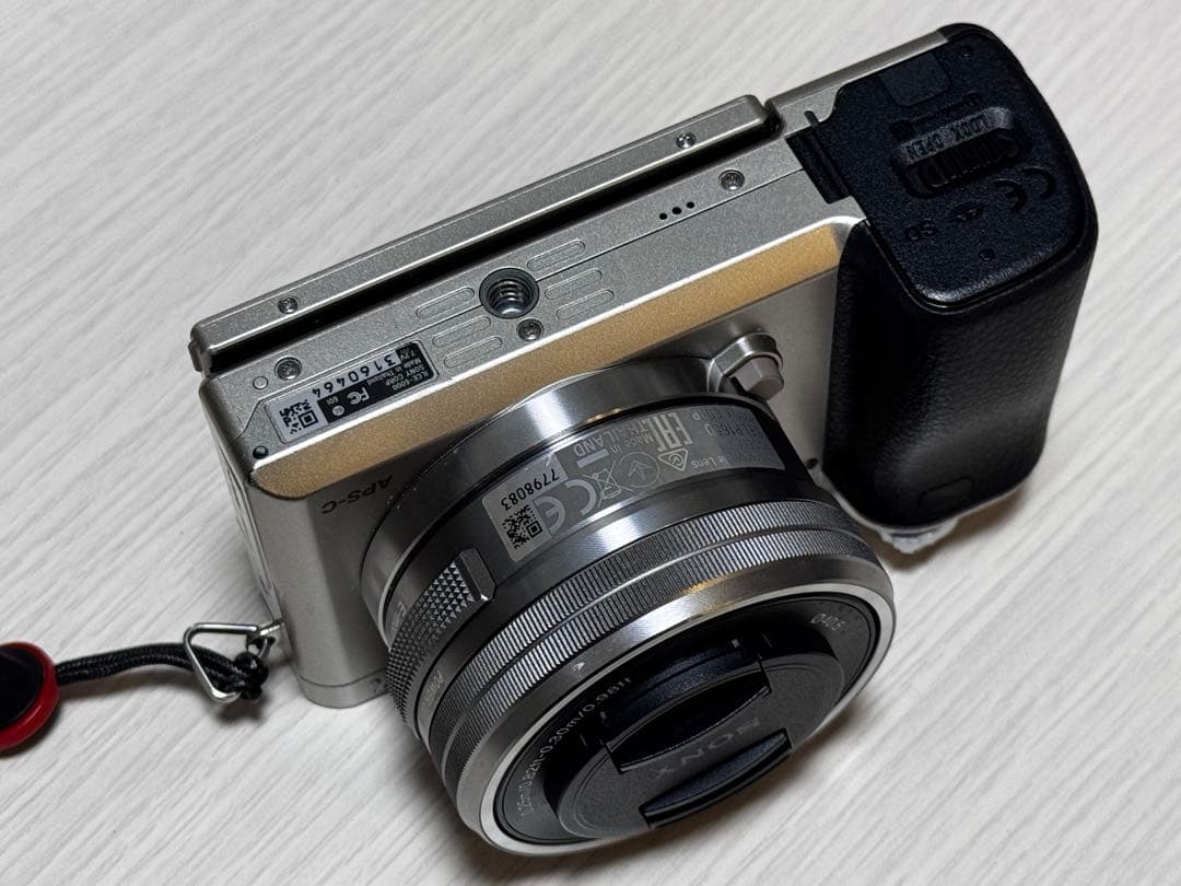 SONY ミラーレス一眼 α6000 ズームレンズキット 箱無し おまけ付き