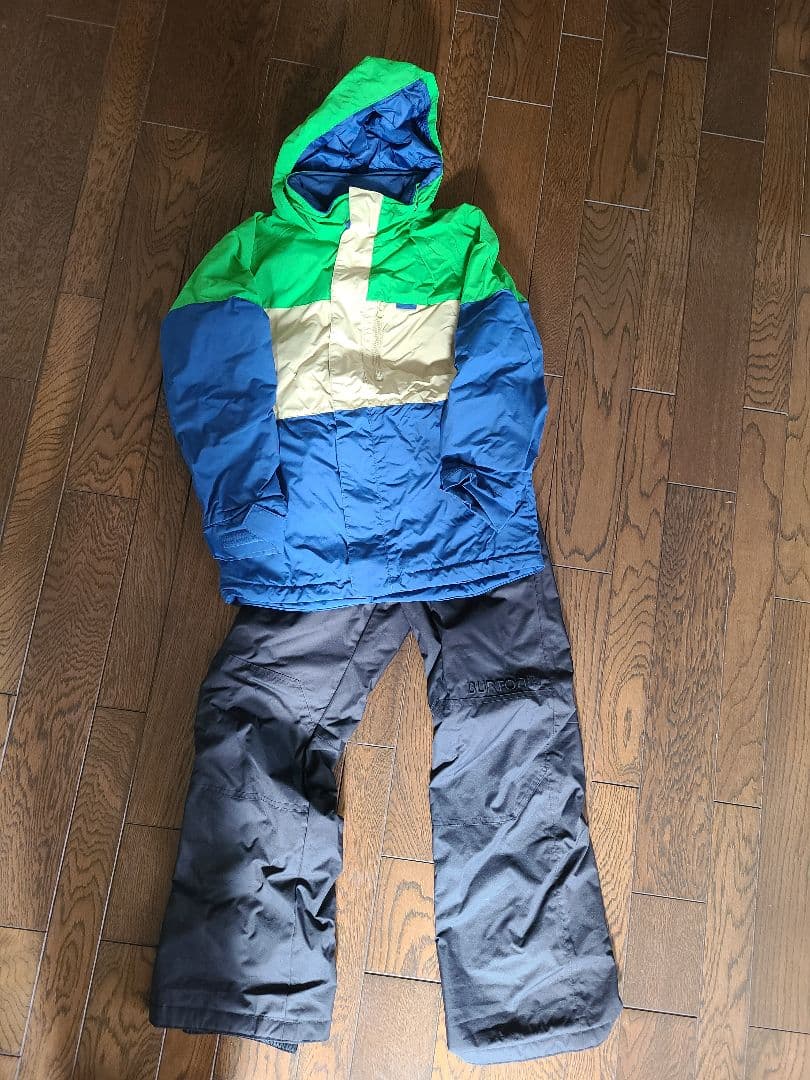 BURTON子ども用スノーボードウェア（緑・青・ベージュ）