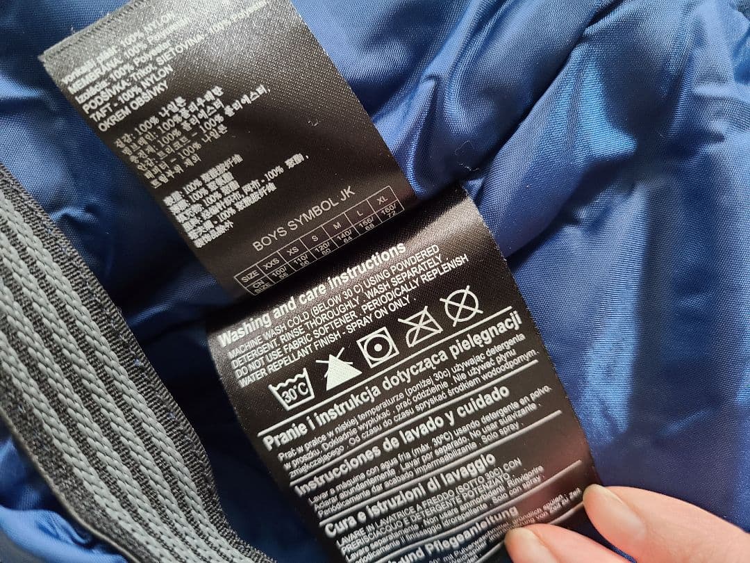 BURTON子ども用スノーボードウェア（緑・青・ベージュ）