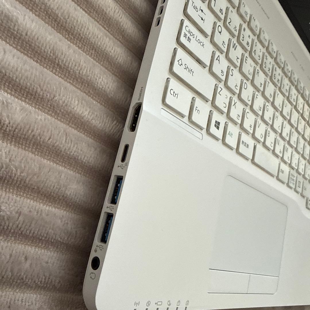 Windowsノート本体 FUJITSU LIFEBOOK AH77/B1 FMVA77B1WG
