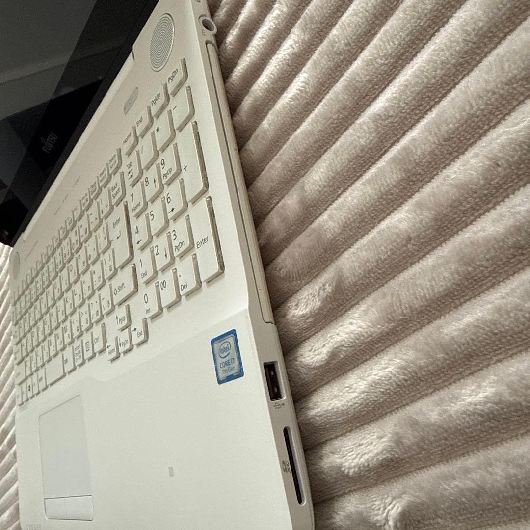 Windowsノート本体 FUJITSU LIFEBOOK AH77/B1 FMVA77B1WG
