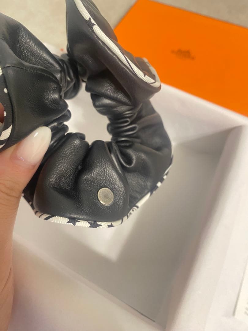 エルメス ヘアゴム・シュシュ ブラック　本革　2025年　HERMES